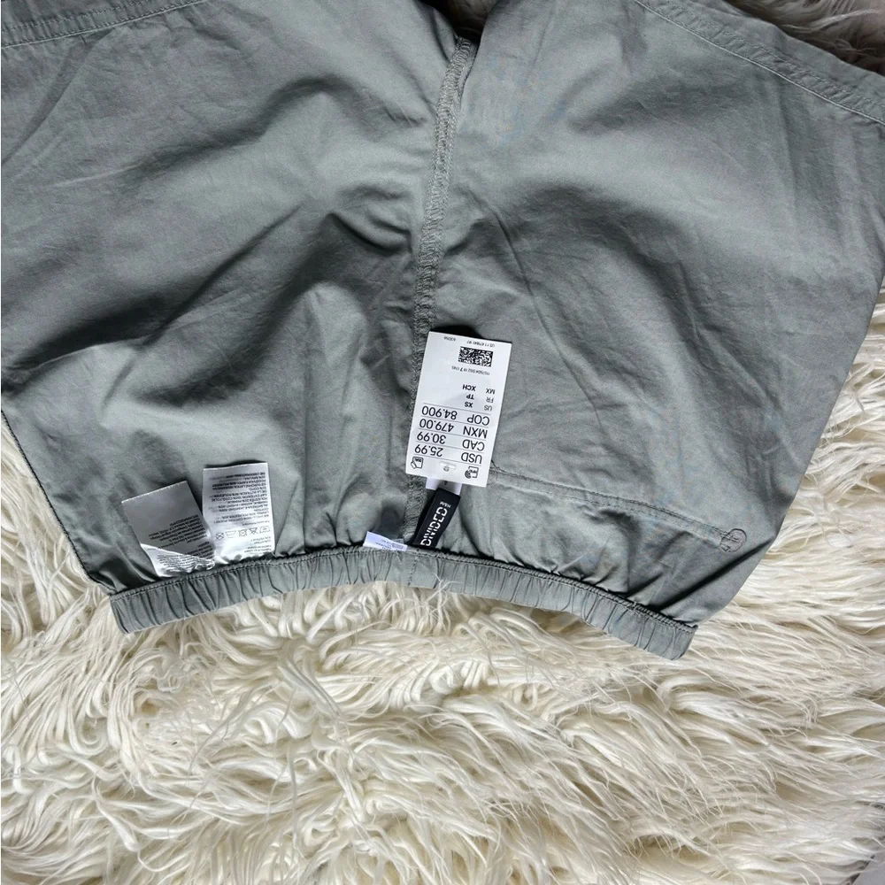 DIVIDED - Picture 6 of 10